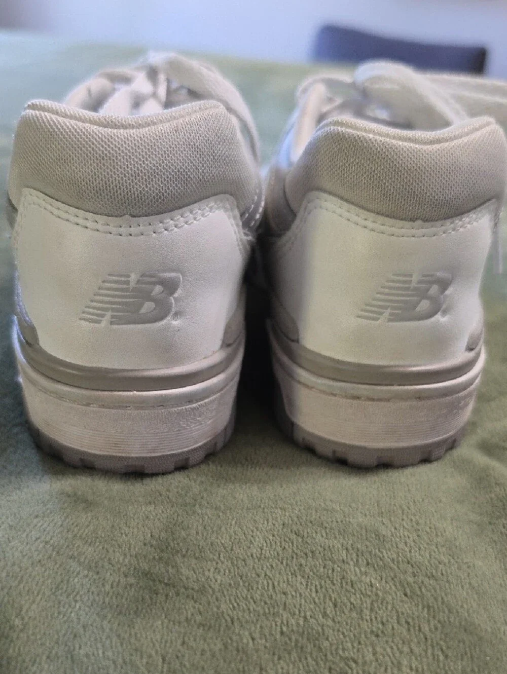 New Balance 550 white leather Sneakers 7.5 Mens, 9 Womens